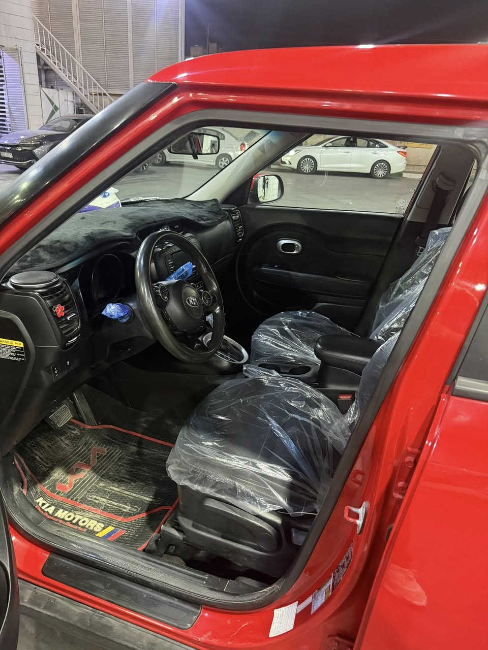 للبيع: كيا صول أمريكي 🇺🇸
الموديل: مكينة 2000 GDI
الممشى: 99 ألف ميل

المواصفات:
 • حادث بسيط
 • بدون يرباك
 • صبغ خفيف بدون معجون (مجرد شخوط)
 • السيارة جاهزة وما تحتاج شيء

المكان: بغداد – الدورة

للجادين فقط، الاتصال أو واتساب:
***********
