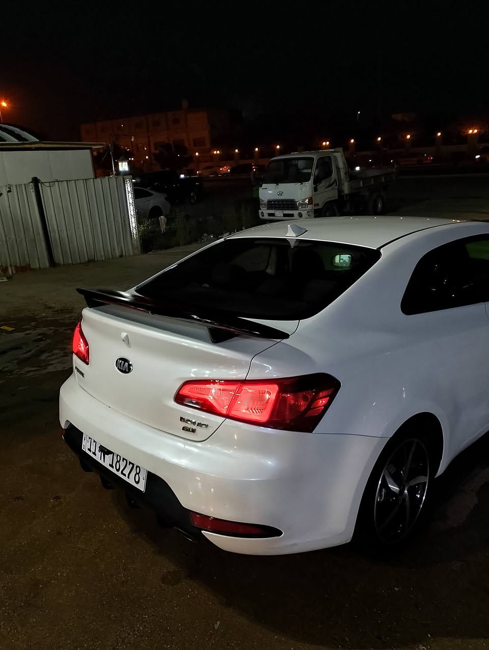 السلام عليكم
كيا فورتي 2014 كوبيه تك باب
رقم بغداد دولي هزه وسنويه وارقام جدد باسمي 
مكينه 2000 
سياره حادثه من أمريكا دعاميه اماميه فقط
وهنا سياره بيد بنيه نشخطت وطخات بسيطه نصبغ بيه 5 قطع صبغ بدون تبديل نفسهن صبغتهن ابيع حزام بس هي مو حزام 
ايرباكات كلهن شغالات
تكم قماره جنطه جاملغات خلفيه مابيهن شي 
لغود شواصي وحوض مكفولات 
كير ومكينه وصدر وتبريد وتدفئه جاهزات 
شاشه تيسلا طويله وكامره وحساس خلفي 
كامره اماميه وخلفيه مال تسجيل شارع
مري شفط اشاير بلمري 
3 انظمه قياده 
لايت زنون عالي ناصي 
تخم تاير ويل كب جديد 
صدر امامي خلفي جديد 
سياره جاهزه مابيه نقص 
مكانه بغداد الكرخ 
*********** 
السعر 85
