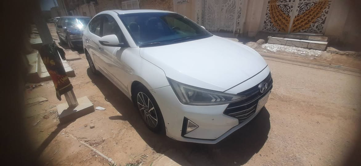 النترا ٢٠٢٠ خليجي فول مواصفات  كفاله عامة من الضربة والصبغ رقم ميسان شرط التحويل بيها طخة بالدوسة وشبر بالجنطة محرك ٢٠٠٠  السيارة ماشية ١١٥ الف جاهزة للأخير 
السعر ١٦٥  وبيها مجال
***********
