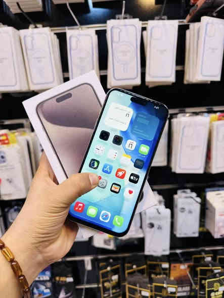 السلام عليكم للبيع 
iPhone 16 pro max 
ذاكره 256 
بطاريه 98‎%‎ 
لون تيتانيوم ماستر الجهاز 
كله شغال مابيه اي خلل نضافه 95‎%‎ فقط مبدل شاشه 3 خيارات نوعيه زينه ومبدل ظهر الجهاز كله شغال اتصال انترنيت صوت كامرات فيس ايدي كله شغال ملحقاته كارتونه فقط السعر قفل 840 الف مكاني بغداد مدينه الصدر رقمي ***********
