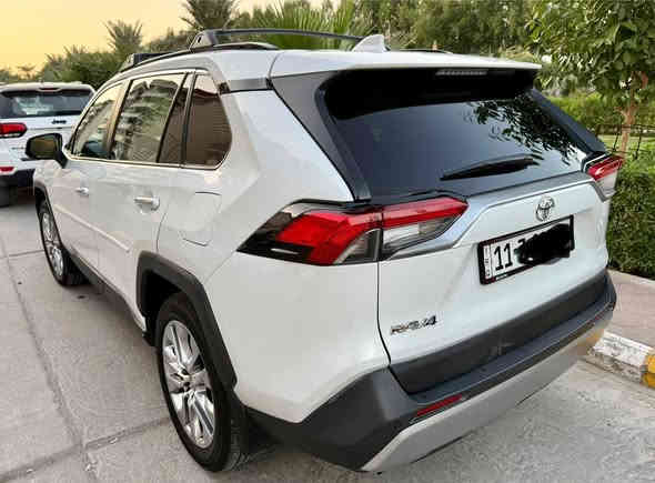 تيوتا راف 4  2024 السياره جديده بمعنى الكلمه 

السياره لمتد فول مواصفات محرك بانزين ٢٥٠٠سس

*داخل جلد لونين بلادي 
*فتحة سقف 
*بصمة تشغيل وابواب وصندوق وتشغيل عن بعد 
*رادار امامي خلفي تحديد مسار ونقطة عمياء 
*٤ انظمة قياده 
*ستيرن وكشنات تبريد تدفئه وتحكمات كهرباء 
*صندوك شفط 
*شاشه ابل كار بلي فولي وكامرات 
وبعد هواي مواصفات السياره مفوله للاخير وجاهزه 

السياره ماشيه ٤٠٠٠ ميل بعدها زيرو والمالك الاول بالعراق وكل غراضه جديده 

رقم بغداد الدولي وسنويه وهزه جدد بسمي تحويل مباشر

ضربته قبق صندوك خلفي تبديل بلادي وكاله  وجاملغ خلفي ايسر فقط بارد 

بجم كبس والايرباكات كله سليمه 

للبيع فقط ب٢٨٨ وبيه مجال 

المكان بغداد الشراي يتصل 

*********** متواجد واتساب بغداد
