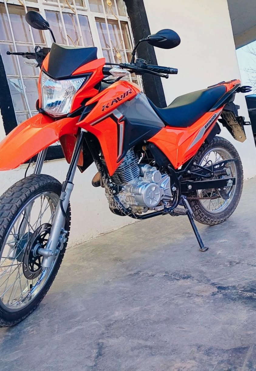 سلامو عليكم ماطور للبيع قفاز كافيار موديل 2023 محرك 200 شرط ما مفتوح جديد سته نمرة تحريك نار منفيس موجود يرهم مراوس بقفاز حسب القناعه جماعت السونك لاتجون السعر خاص وبيك خير وتدلل ***********
