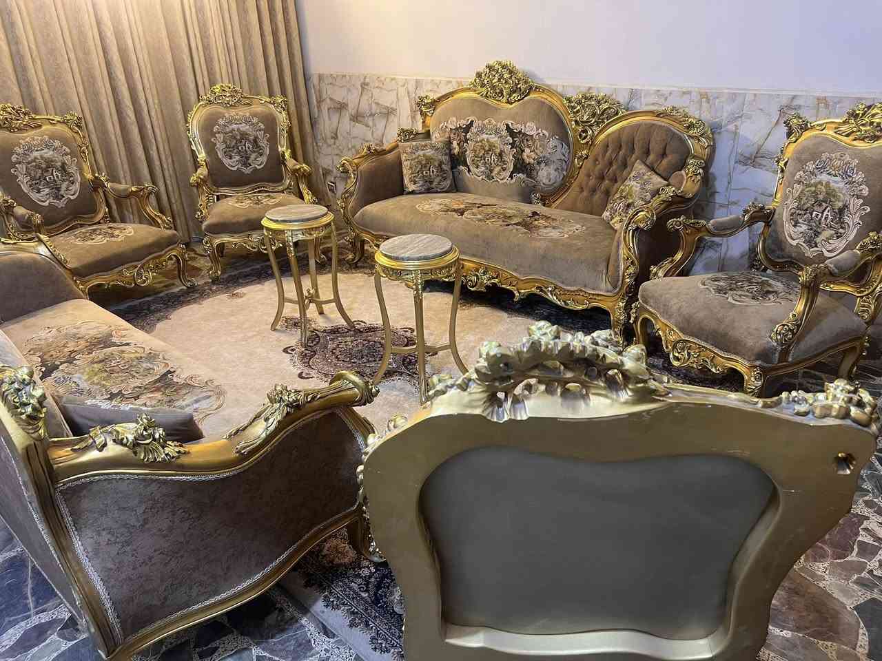 تخم مصري خشب زان عشر مقاعد وطبلات ثنين مرمر نظيف جداً السعر ٩٠٠ قفل مكانه المنصور ***********
