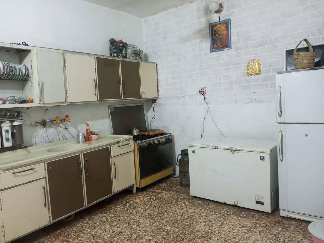 سلام عليكم
الدار البيع طابو صرف
مساحه ((100)) متر طولاني بناء عكاده
يحتوي على استقبال وصاله ومطبخ وغرفتين نوم
وصحيات داخليه وصحيات خارجيه ومنور
الماجديه سيد عاشور قرب ٤ سايدات سيد جميل
سعر البيت ((72)) وبي مجال 
استفسار اتصل ((***********)) ((***********)) 
اخوكم أبو عراق.....
