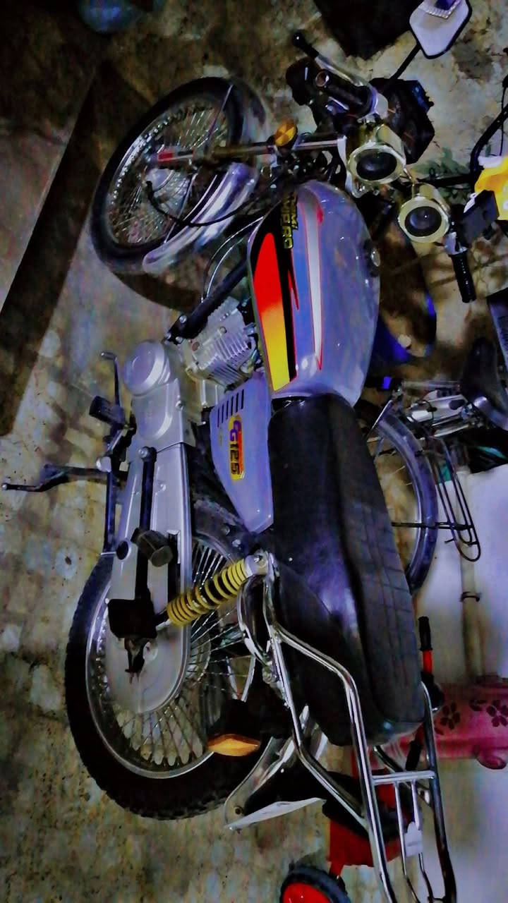 سلام عليكم
موطور اربع كير 
گير محرك بشرط لا صرف لا بخار ولا صوت 
كهربائيات كله شغال بشرط 
الماطور حلوه و ومرتبه للشغل ماشاءالله 
سعره 475
وبي مجال قليل للطيبين 
***********
