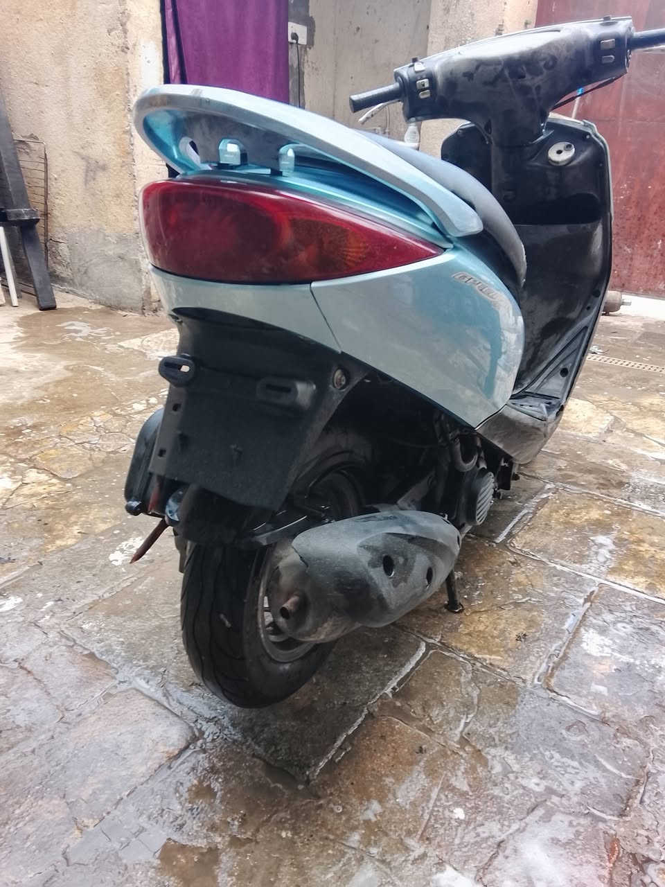 سلام عليكم دراجه لل بيع بريز نضيفه 140شلعه ومعدل فول دراجه نضيفه ما بيعه اي نقوصات بس طلع بيهه لاستيك ولف خفيف عله المانه بس كطعت الله الدراجه ما موكفتني هندر واحد وطلع ما توكفك سلف كهربيات كله شغاله بس سلف يرادلهه باتري شحنه بس سعر 
400وبيهه مجال بصيط مكان بغداد المين الثانيه رقم ***********
