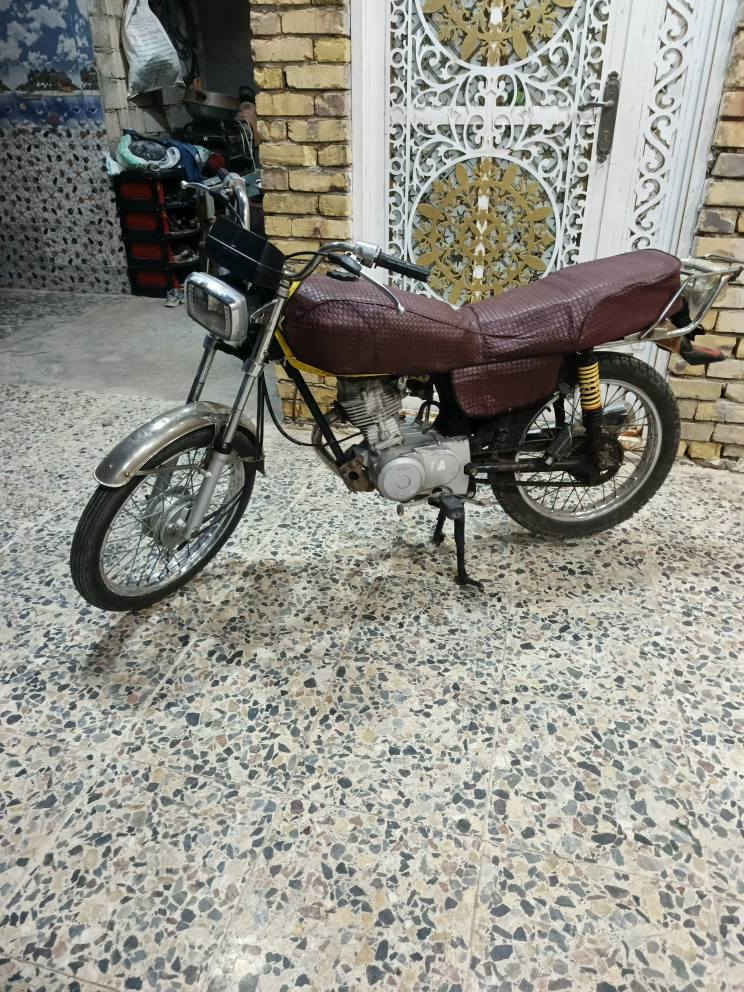 دراجه البيع نامه مكينه نضيفه كهربائية نضيفه وشغاله 
دراجه متوجه بدون اوراق كلك مكفوله عشارين 
العنوان ميسان حي القصور ... 
الرقم. ***********
