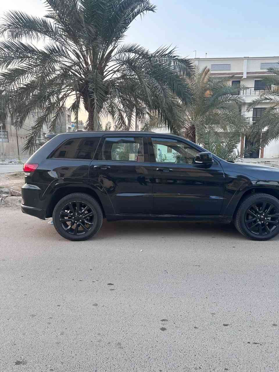 السلام عليكم للبيع جيب كراند شيروكي( اوفر  لاند هاي التيتيود  تو ويل ام الرادار لكن الرادار مسروق ) موديل18 ماشيه 92 الف مايل بغداد بأسمي تحويل مباشر
المواصفات:
6 سلندر ، بانوراما،شاشه كبيره ، بصمه تشغيل وابوب، انارات ترحيب،لايتات زنون ،حساس امامي خلفي ، كشنات اماميه تبريد ،صندوق كهرباء،توقف ذاتي اثناء الرجوع،كراسي كهرباء وخزن،،صدر امامي جديد كامل وزوج تايرات جدد قبل كم يوم شادهن،كير مكينه مكفولات حادثها جانبي بدون ارباك وبدون دواخل وعلفحص 
بيها باب وجاملغ مبدلات اصل نفس اللون وباب وجاملج خلفي مصبوغات ( صور الحادث تفضل خاص واتساب وتدلل)

السياره مال جناي وجاهزه بدون اي نقص من كير ومكينه وحداده  وتبريد وتدفئه وبدي ( عدى حادثها الي بامريكا) وسونار وين ماتريد اخذلها 
السعر235 وبي مجال 
‏‭0788 783 5012‬
متوفر واتساب واتصال علخط .
المكان بغداد ساحة مظفر حي الامانه
