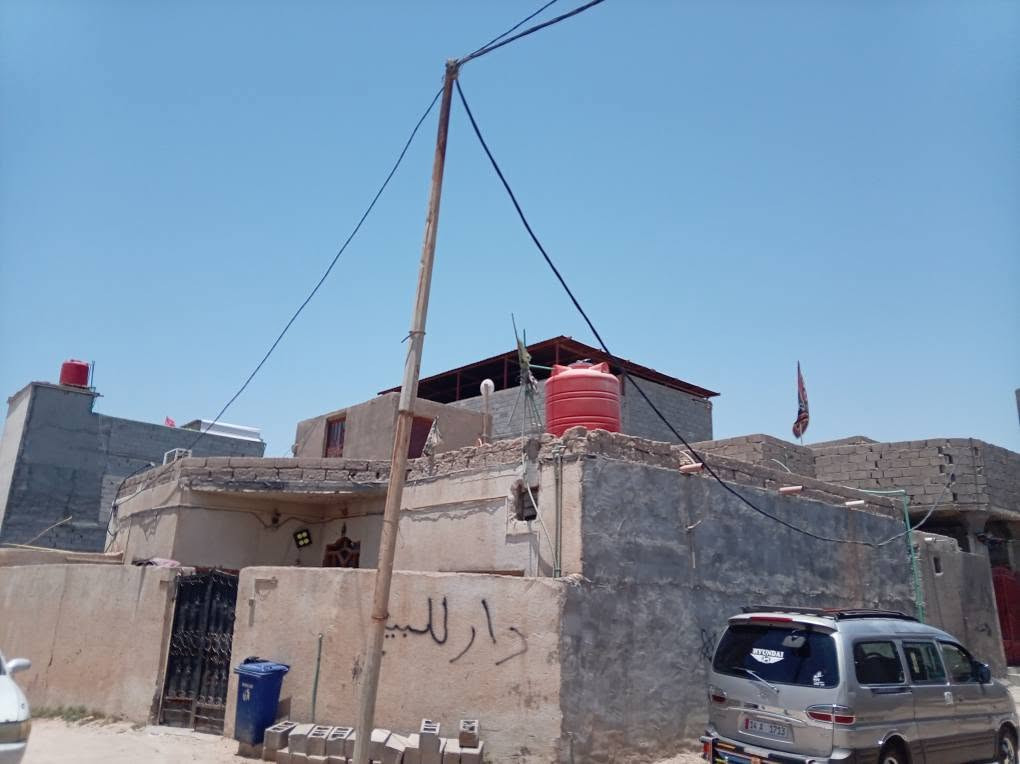 السلام عليكم. بيت للبيع تنومه شارع الأندلس قرب القصر الكويتي بشارع حسينه فدك قريب على الشارع البيت وقف سني متكون من غرفتين كبار حجم الغرف سته دوانيه خمسه اربعه مطبخ اربعه باربعه وهول ومنور وحمامين مع العلم البيت حجمه ١٨٠    متر اريده ٧٥ واي استفسار اتصل بالرقم الهاتف وتدلل *********** البصرة, العراق
