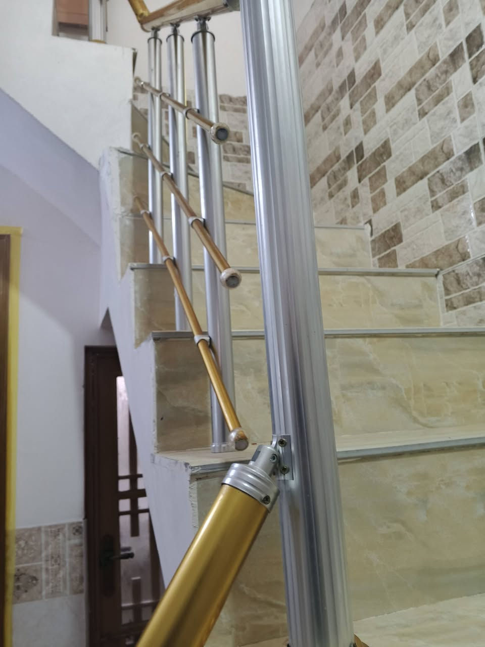 بيت 50متر طابق ونص غرفتين نوم مطبخ صاله حمام طابو صرف 25قرار محكمه
كربلاء طريق طويريج قرب مدينة زارين عامود 130
***********
***********
