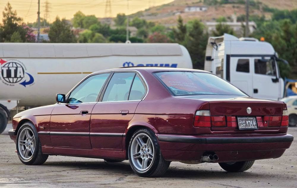 سەرەتا بەناوی خوای گەورە  BMW مۆدێل 1993 ،525 گێڕ تۆماتیک ئاڕم پلاستیک سلێمانی .ڕەنگ ماڕۆنی
 فول فول موواسەفات
پێشپان سڵایت جام کارەبا
 بیلاد کووشن جلدوو هیتەر 
دەعمێکی پێشی هەیە 
کارەبای کامل مەزبووت هەموو شتی لەسەر شریکە ماوە 
چوار تایە و ویلی  تازەی لەسەرە 
دەشپوولوو بەرە دەرگای لۆکە 
ئاڕموو ئەوەلیات بەشەرت 

شوێنن : تەکێ نزیک بازیان 

سعری 32 گەڵاو مەجالێ برایانە
ژ.م ***********. وەسئاپو ڤایبەریشی لەسەرە السليمانية, العراق
