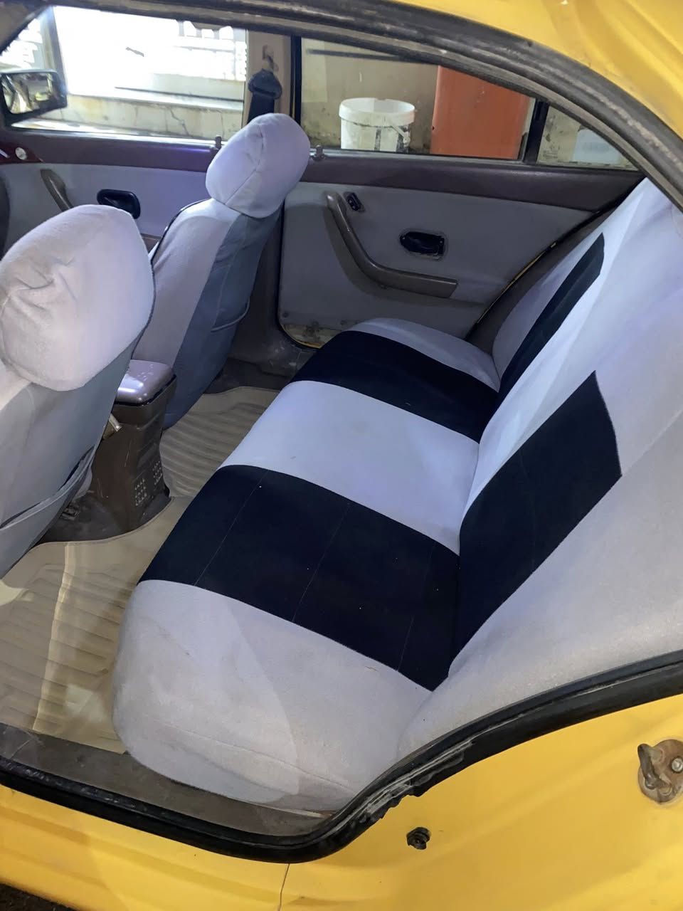 السلام عليكم سمند للبيع موديل 2011 ناطقه سياره حلوه وكاعده وجاهزه من كلشي صارف عليها خير من الله جاهزه تبريد شغال مابيه اي نقص فقط بيها ضربه بل چاملغ والباب صدر مبدل مثل مموضح بصور مصفره من كلشي وباسمي تحويل ثاني يوم سعرها 35 وبيها مجال مكان بغداد غزاليه الرقم ***********
