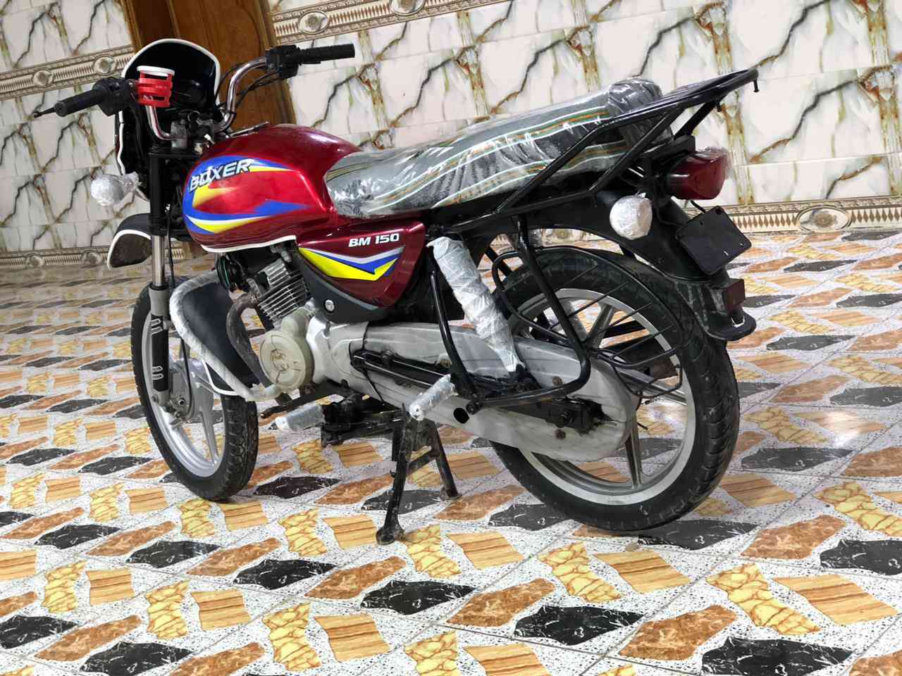 سلام عليكم بوكسر للبيع موديل 20 بدون اورق دراجه كلش نضيفه او جاهزه مبيه نقص تخذها نص هندر محرك مفتوح مره وحده  تجفيت فقط مفتوح مكني كربلاء طوريج رقمي للشراي ***********
