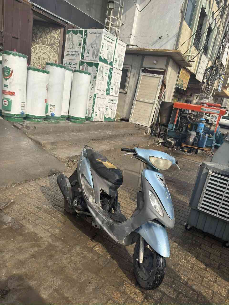 بيع مستعجل ماكس ١٢٠ كوم حديد دراجه شغاله مكينتها نضيفه لا تبخير لا تنقيص سعر ٢٥٠ قفل قفل مكاني بغداد جميله *********** دراجه شغاله هندر واحد تشتغل
