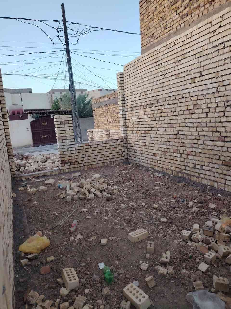 سلام عليكم هيكل البيع المساحه ١٧٠ غرفتين وصاله وستقبل ومطبخ وصحيات ٢ كربلاء طويريج الجمعيه شارع أبو حسين البقال ***********
