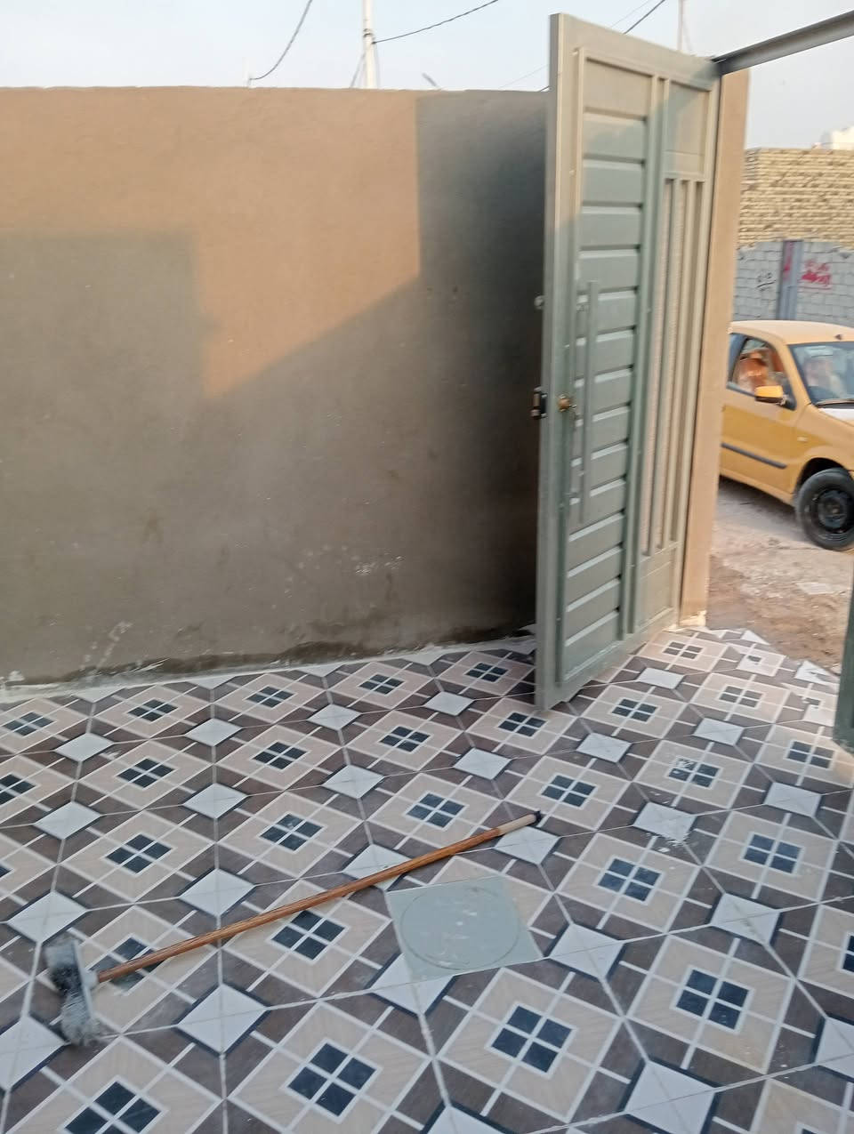 بسم الله الرحمن الرحيم متوفر بيت للبيع المساحة 150متر في مجمع توحيد العفلوكي للستفسار اكثر الاتصال على الرقم التالي ***********
