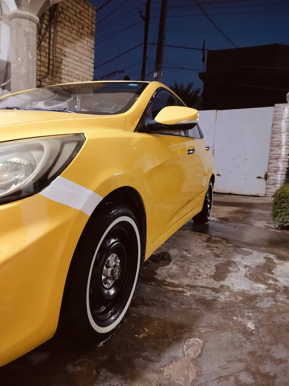 اكسنت موديل 2012خليج مكينه 1600بيه بس قبق جنطه ولباقي مكفول سياره بسمي سنويه جديده السعر 92الاتصال ***********
