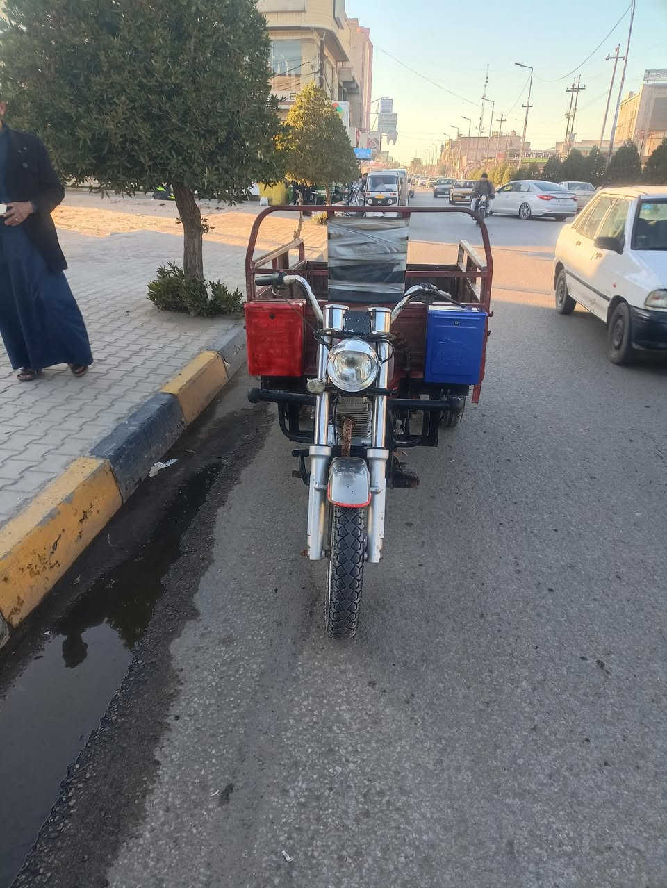 للبيع مكان كربلاء مديل 16محرك 25جديد شاصي مكفول اوراق مكتب حسين الشراي يتصل *********** سعر 1100وبيه مجال
