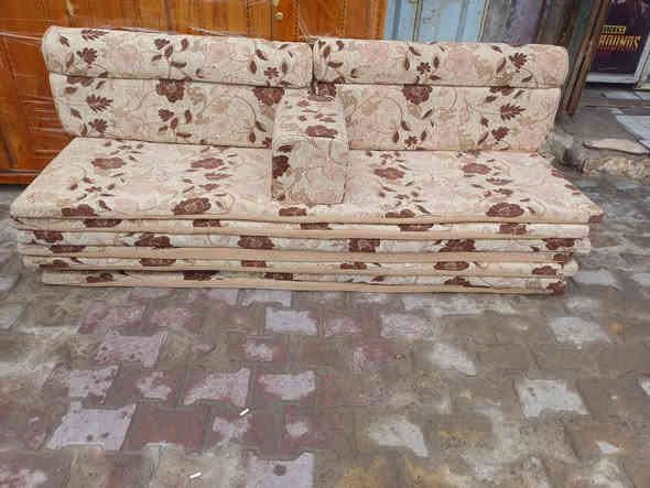 جلسه وجي واحد 14.متر 6 ب 3 ونص نضيفه 
سعر 175 الف 
العنوان الخضر شارع جياشي محلات ال حجي رشيد 😍😍 *********** يوجد خدمت توصيل
