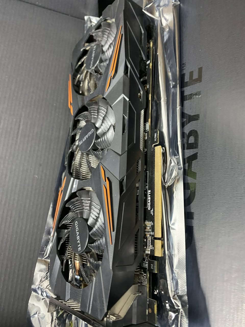 كرت شاشة 1070ti 
8g
السعر 150 الف 
الكرت حرارتة توصل 85 
مكاني زيونة ومتوفر توصيل ***********
