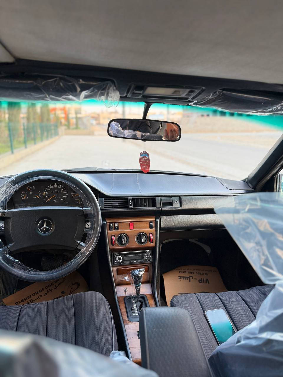 مارسدس کوبەی1985کلاسیك گیڕمەکینە بەشەرتە زۆرخاوینە
سەیارەکەبێلیدرانە398kmڕۆیشتوە
هەندەك پارچەی لەسەرساغەی بەس پەمپە.شوین هەولیر.
***********واتساب ڤایبر أربيل, العراق
