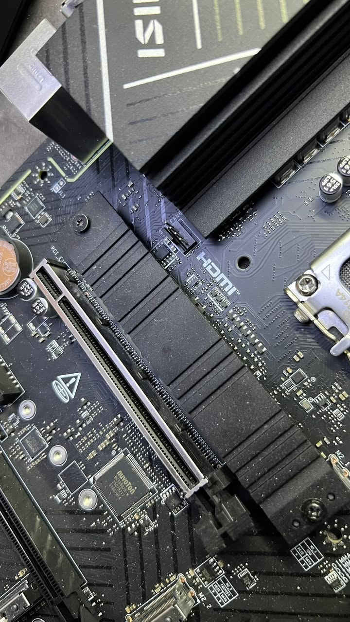 بورد Z790 MSI سعره 100 الف قفل
البورذ شغال مابي اي شي بس عندك المنفذ مل الكارت مكسور تكدر تشغله بالمنفذ ثاني طبيعي


**إذا كنت صاحب هذا الإعلان وتريد حذفه لأي سبب، رجاءا أرسل رسالة إلى الدعم الفني**