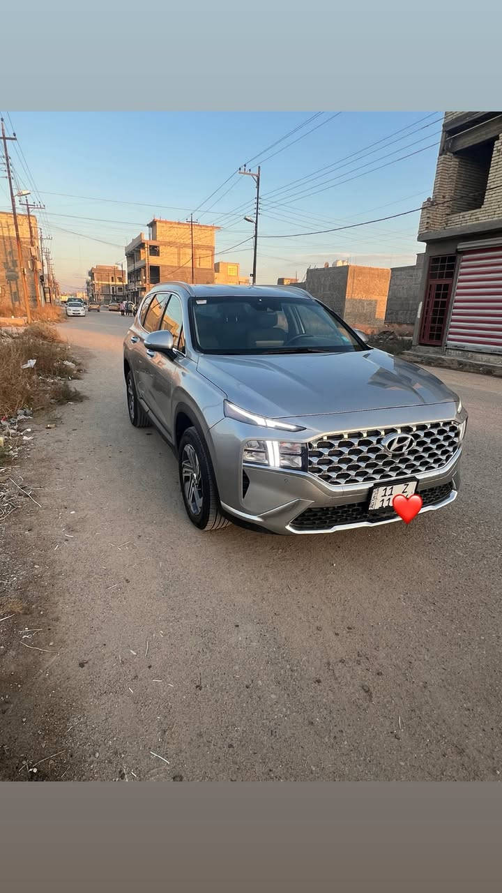 هيونداي سنتافي HTrac(هاترك) لمتد 2023 دفع رباعي
حجم المحرك 2500    
رقم ***********/
السعر 220
المواصفات:-
1- مفتاح ذكي بصمة + التشغيل عن بعد .
2-  كير بنظام الازار المنفصلة الاصدار الجديد ( بيانو)
3- كير ماوس ثانوي لأوضاع القيادة / Drive Mode 
‏Comfort - Smart - Sport 
4- نظام HTRAC الحديث.
5- هاند بريك بصمة 
‏6 - Auto Hold  أوتو هولد
7- خاصية ISOFIX   ايزو فكس قفل الاطفال
8- نظام مانع الانزلاق
9 - نظام نزول المنحدرات.
10 - نظام اطفاء المحرك (A) ذاتيا في الازدحامات لتوفير الوقود
11- شاشة تدعم Apple Car play و Android وبلوتوث مدمج والأوامر الصوتية
12- الشاشة الوسطية حجم كبير 12 انج مع دعم الملاحة بالخرائط GPS وبوصلة للاتجاهات
13- شاحن هاتف wireless
14-  مخارج شحن USB وتشغيل الميديا
15- منافذ للطاقة كهرباء 12فولت ومنفذ 110 فولت
16-  المرايا الجانبية قابلة للطي + نقطة عمياء + هيتر + اشارات
17- مرايا جانبية بخاصية الترحيب والفتح عند الاقتراب والاضاءة في الضلام
18-  الصندوق كهربائي ذكي يفتح عند الاقتراب
19- حساسات ضغط الاطارات 
20- حساسات أمامية / جانبية /خلفية
21-  كامرة اضافية لتقنية منع الخروج عن المسار
22- ميزة التوقف الذاتي للمركبة منعا للاصطدام عند القيادة او الرجوع
23-  المركبة تعيد نفسها للمسار الصحيح عند عدم الانتباه
24- لايت زينون رباعي العدسات بتقنية High Beam الانارة الذكية + LED  نهاري 
25- بك لايت LED مميز مدعوم بتقنية ضد الضباب لاوضح رؤية للمركبة

26- كاميرا دوارة 3D تفاعلية متعددة الاوضاع
27- اضاءة داخلية LED تقنية Ambient Light متعددة الالوان 
28- مرآة داخلية بخاصية التعتيم الذاتي 
29- سستم صوت هارمن كاردن 10 سماعات محيطية مع دمام وتويترز 
30-  نظام القيادة الذاتي الذكي في الشوارع المخططة 
31- مثبت السرعة Cruise وميزة التباعد عن المركبات
35- خاصية المايك 
32- حساس حراري بسقف  السيارة بتحذير صوتي في حال نسيان الاطفال في المركبة
33- قفل الابواب والنوافذ / خاصية عدم العبث للاطفال
34- القفل المركزي للابواب وعدم الفتح عند مرور مركبة بشكل قريب من السيارة 
34- مقعد السائق خاصية الخزن وميزة الخروج المريح عند الاطفاء
36-  المقاعد الامامية كهرباء +تدفئة
37- شفتات رياضية بالمقود
38-  التبريد والتدفئة تحكم شاشة وتحكم يدوي ايضا
39-  التبريد امامي خلفي مناخ منفصل

40- قبضات أبواب ألمنيوم مع خاصية الانارة ليلا
41- حساس لمس ابواب لفتح وغلق باب السائق والراكب
42- ماسحات امامية حساس / تشغيل تلقائي وسرعة حسب غزارة المطر
43- ماسحة خلفية حساس /  تشغيل تلقائي عند المطر
44- اريل نفكيتر مدمج بتقنية التقاط بث الراديو HD
45- الصندوق كهربائي ذكي يفتح عند الاقتراب
