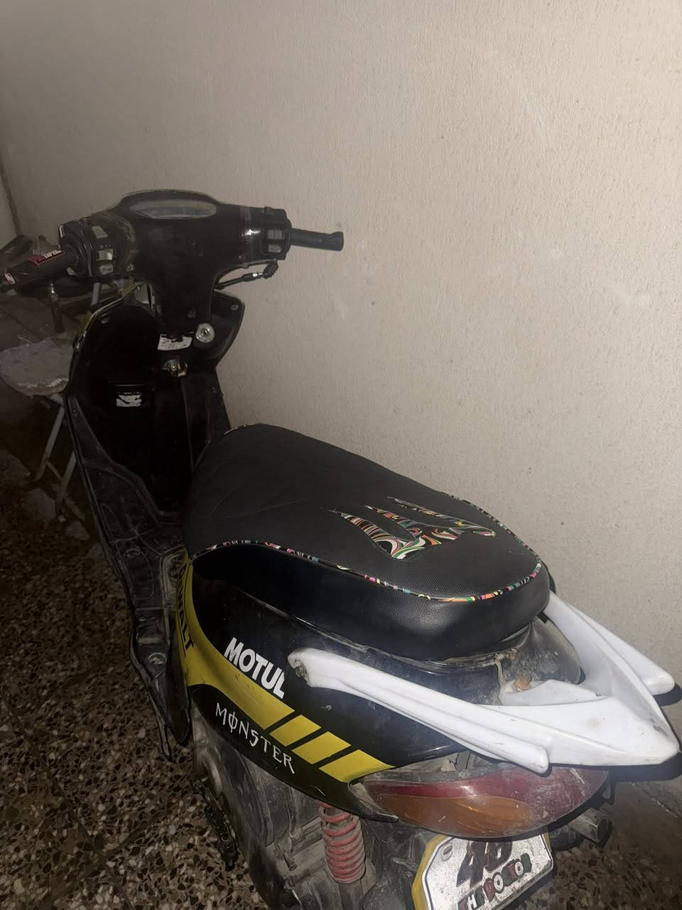 دراجه ماكس قجمه كوم حديد تحتاج بس تعديل ماشه ودبلات بوشه ٥٥سعرها ١٥٠عله سكاطها ودراجهنكره هندر وهاذه رقم *********** لمكان بغداد لكاضميه
