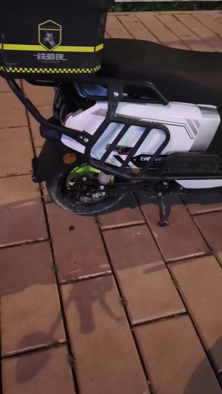 راجه  شحن  حجم  كبير  ام  درع   ملف  ٢٠٠٠  سرعه  ٩٠  تمشي  ٧٠ بيه  نقوصات بصسطه  عندك سويج  مايفتح  اله بصمه  تفتح  وتطفه  وعندك  بؤيك  وؤا  يخفف  وعندك  مكان دشكات  من تكشي  يطلع  صوت  لان  راغي براغي مالته دراجه  متروكه  جانت  بطريات  لوك سعر  ٤٧٥الف  وبيه  مجال   للطيبين هذن  نقوصلتها  كير  ثابت  عل  ٣  يعني  سرعتها  ٦٠ تمشي  لان  برغي مال ظسكات ةرا  راغي  مكاني  العلاوي *********** دراجه دبل بضمه ودبل  سويج
