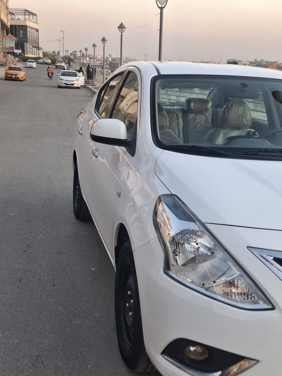 نيسان صني هندي 2024 للبيع
✅ مكفولة ️كفالة عامة فقط بيها كم رصعة بسيطة 
✅️ماشية 31الف
✅️شرط تحويل سنوية نفس اليوم 
✅️كير و محرك وكهربائيات كفالة 
✅️تاير جديد 
✅كامرة خلفية 
️✅️تبريد وتدفئة شرط
✅جامات امامي كهربائي
📍بغداد 
✅️السعر 126$ 
 تلفوني ***********
