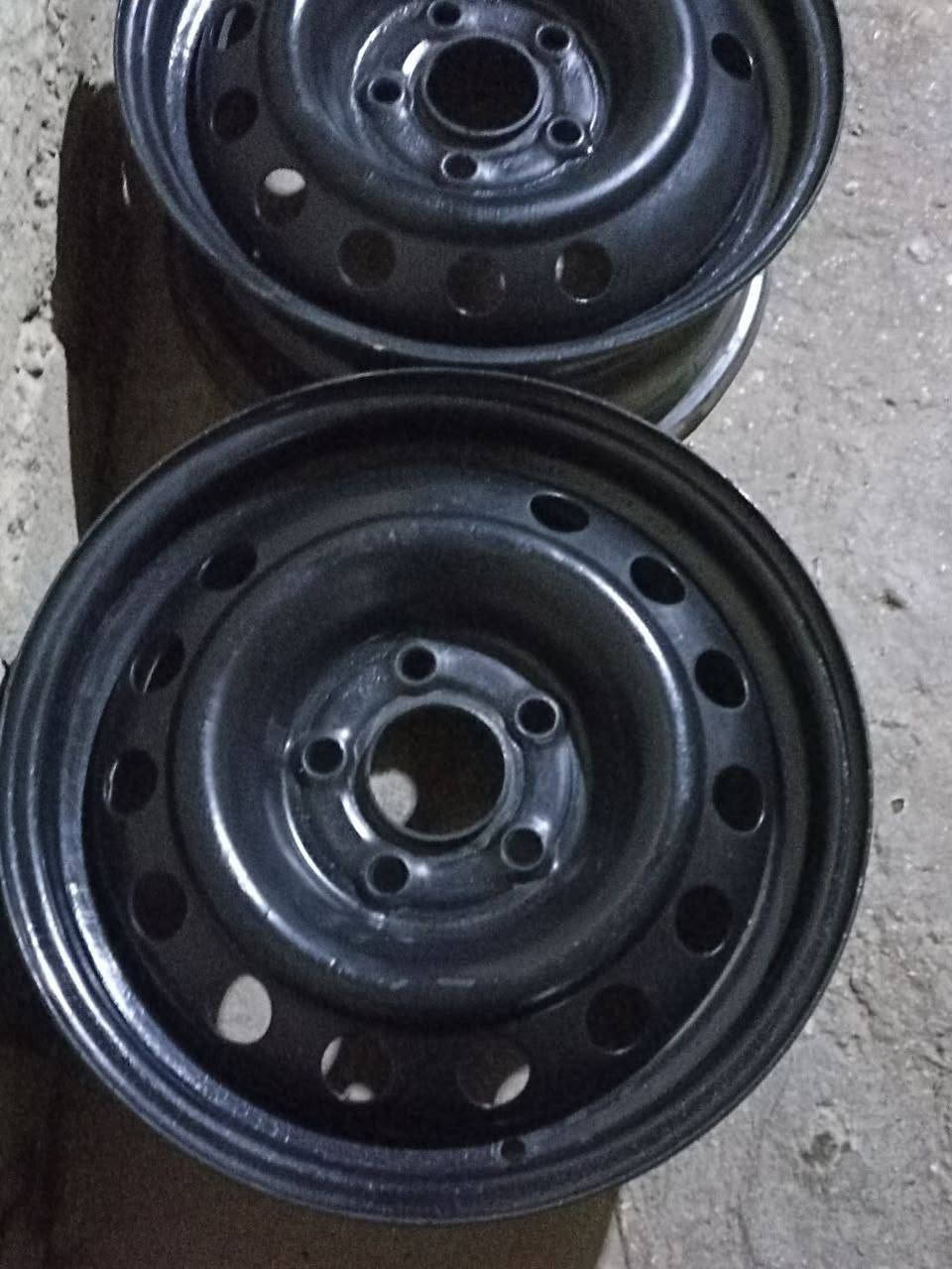 السلام عليكم
للبيع أو المراوس 
ويالة حجم 15
ويالة كوريات الصناعة
مكفولات من أي عواج أو فطر
لسيارات: 
صول
سوناتا
اوبتما
النترا
افانتي

السعر 125 وبيهن مجال
والعنوان بابل 
يتوفر واتساب: ***********
