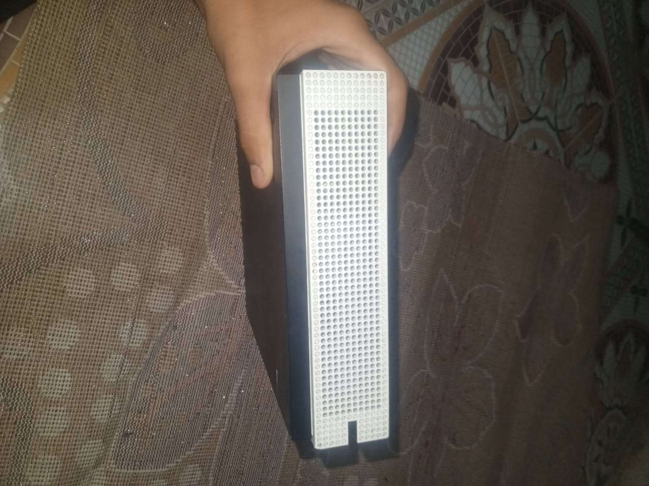 عليكم ورحمه الله وبركاته عندي اكس بوكس ون اس نضافته مثل ما واضح بل صوره نضيف حيل  جهاز مفتوح فقط قفط قفط تنضيف تنضيف
بي قرص ما ينكرفت و العبه بي 26 و فيفه 26 والعبه اسفت اساطير جهاز بسعه ذكرته 365 جهاز بي يوتيوب وبي منصات  جهاز حلو ونضيف ويه يدات 2 واحد من جبته واحد. مشتريه اذ جهاز اذ اشترك كيم باص شهربن سعر 170الف وبدون 150 الف المكان بصره حيانيه الرقم 
***********
عليكم ورحمه الله وبركاته عندي اكس بوكس ون اس نضافته مثل ما واضح بل صوره نضيف حيل  جهاز مفتوح فقط قفط قفط تنضيف تنضيف

