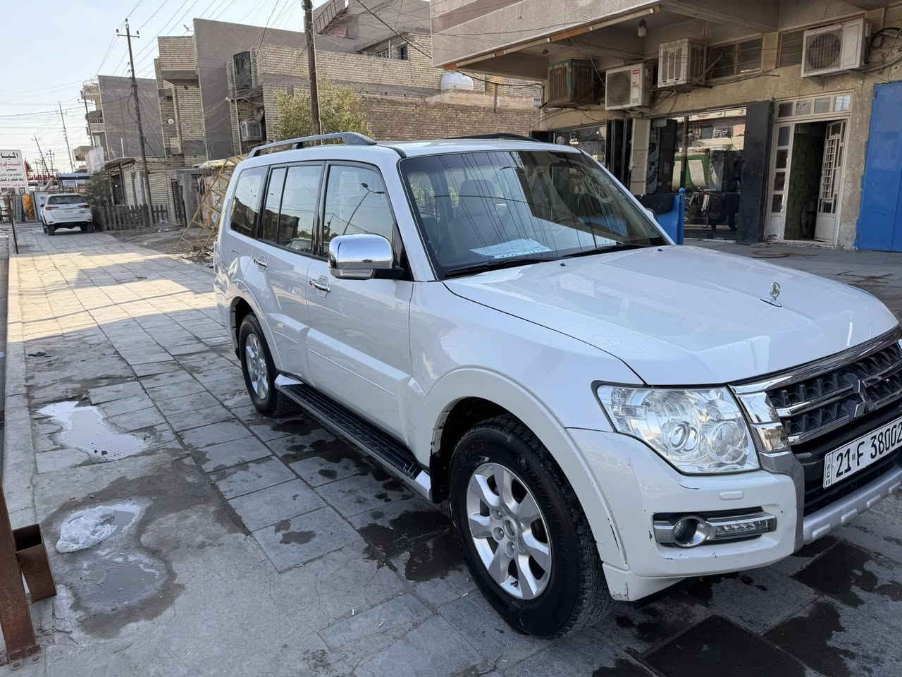 السلام عليكم باجيرو موديل ٢٠١٦ فول السياره حبتور كشنات جلد دمام فتحه سدر جديد تخم تاير لايت زنون شاد منضومه كفاله عامه السياره وعدك سونر على أيدي صاله ٧سنوات  السعر ٢٠٥ دفترين وخمسه رقم سليمانيه بسمي تريد تحويل تريد وكاله كيفك رقم تليفون ***********
