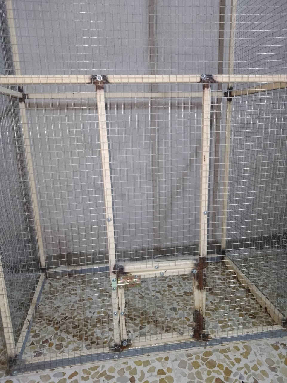 قفص حديد جديد غير مستخدم
العرض ،  متر 
النزال ،   60 سانتيم 
الأرتفاع ،  مترين  / 2 متر 
السعر 150 
***********
***********
