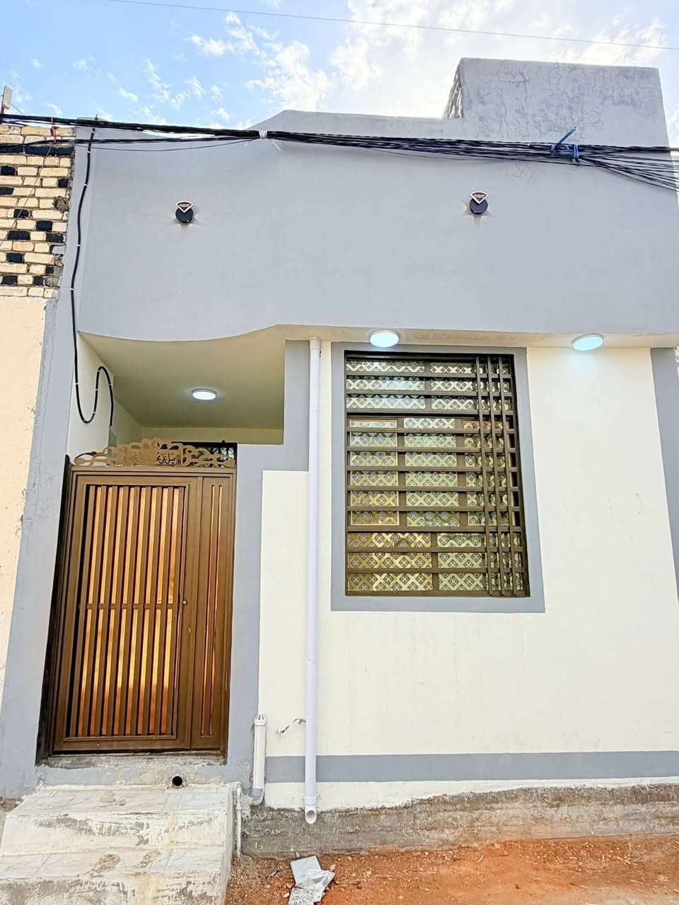 سلام عليكم دار للبيع المساحه 50 متر يحتوي علا غرفه وصاله ومطبخ وصحيات بيت جاهز للسكن المكان ميسان قرب سكله الكرعاوي شارع الزوار
السعر 22 وبي مجال ***********
