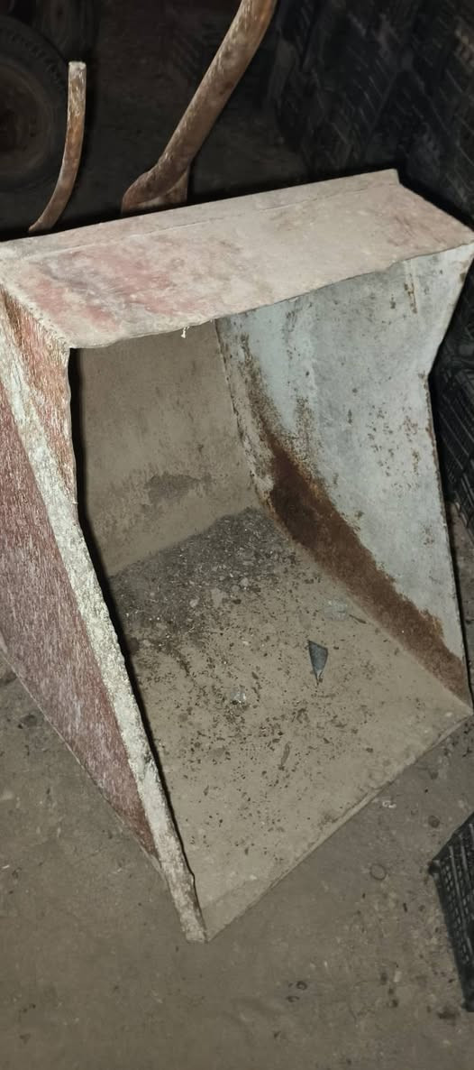 عربانة كبيرة للبيع نضيفة نقصها فقط تايرات ويالتها موجودة السعر 160 مكاني أبو غريب للأستفسار ***********
