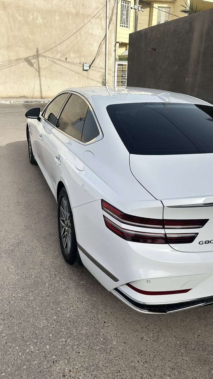GENESIS G80 BASE
موديل 2025
محرك 4 تيربو 
رقم بصرة شهداء 
حادث بنيد وجاملغات كفاله شاصي ولغد 
* القوة: 300 حصان
* العزم: 311 رطل/قدم
* ناقل الحركة: أوتوماتيك 8 سرعات
* الدفع: AWD دفع رباعي 

الأداء والصرفية

* التسارع 0-100 تقريباً: حوالي 6 ثواني
* صرفية الوقود:
    * داخل المدينة: تقريباً 20 MPG
    * خط سريع: تقريباً 29 MPG
* خزان الوقود: 17.2 غالون  

* شاشة بانورامية كبيرة 27 إنج
* عدادات ديجيتال
* Apple CarPlay و Android Auto
* تشغيل بصمة وبصمة ذكية
* مقاعد كهربائية جلد
* تبريد وتسخين للمقاعد الأمامية 
* نظام صوت فاخر
* إضاءة داخلية Ambient Lightin

* رادار أمامي
* مثبت سرعة ذكي
* المحافظة على المسار
* كامرة 
* حساسات أمامية وخلفية
* فرملة طوارئ تلقائية
* مراقبة النقطة العمياء  
السعر 285
***********
البصرة
