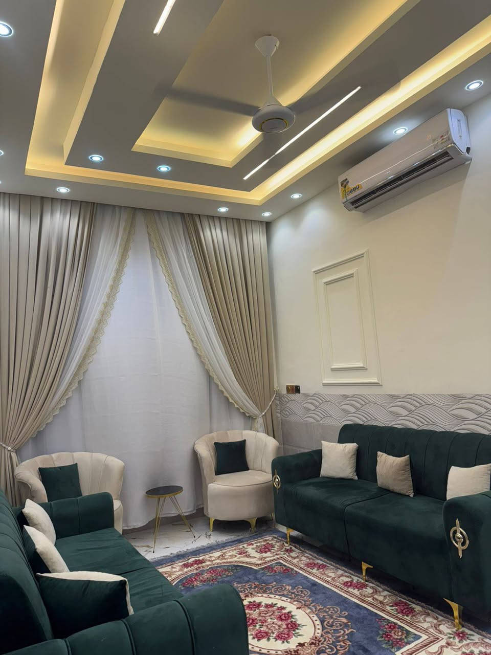 دار للبيع
المساحة 100 متر
طابق واحد
استقبال + حوالي ومطبخ +غرفة نوم +حمام +منور+تواليت خارجي + بيتونة + سطح كامل شتايگر وماستك
البيت جديد جدا  بناء 2025
البيت كلة ديكورات وسقوف ثانوية جبسن بورد  وانارة بروفايل ولدات سبورت لايت وانارة مخفية
وتأسيسات السبالت دفن
البيت فول نظافة 100%
العنوان / الحسينية _ خدمات مسقط _ شارع المدرسة الإيرانية
للاستفسار الاتصال على الرقم
***********
