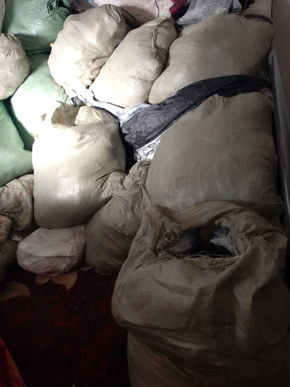 شباب بنات عندي ملابس صيفي الي تفيدة يتصل  ***********
