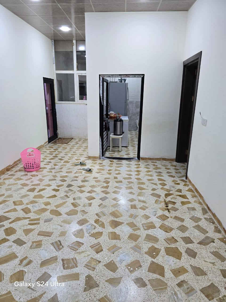 بيت حي القادة ٣٥٢م الشارع العريض ١٥م طابقين كاشي  موزائيك الارضية الجدران والصحيات سيراميك الواجهة فلين سقوف مغربية السعر ٢٠٠مليون للإستفسار أكثر مراجعة مكتب الزغيت اوالاتصال على الرقم ***********
