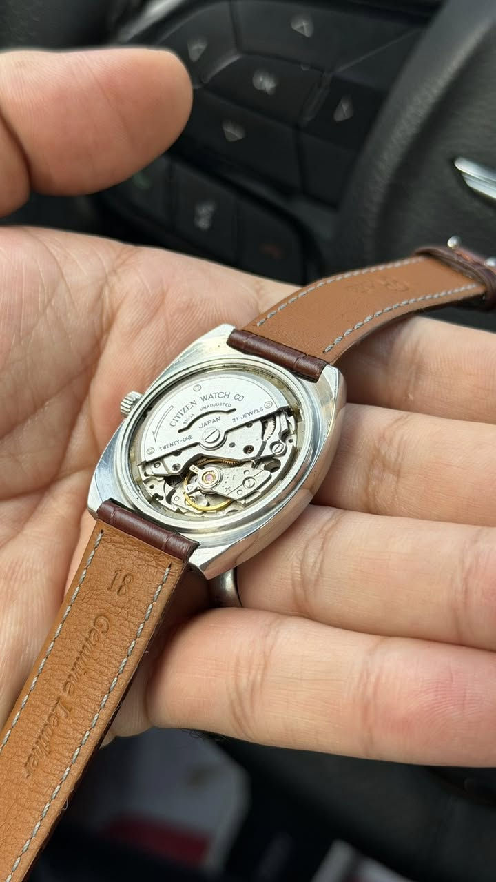 Made in Japan 🇯🇵
سيتزن ياباني اصلي 
انتاج الثمانينات 1980s
اوتوماتيك ⚙️
قطر 36
21 حجر
منفذ دي ديت عربي انكليزي
السعر 95 الف


**إذا كنت صاحب هذا الإعلان وتريد حذفه لأي سبب، رجاءا أرسل رسالة إلى الدعم الفني**