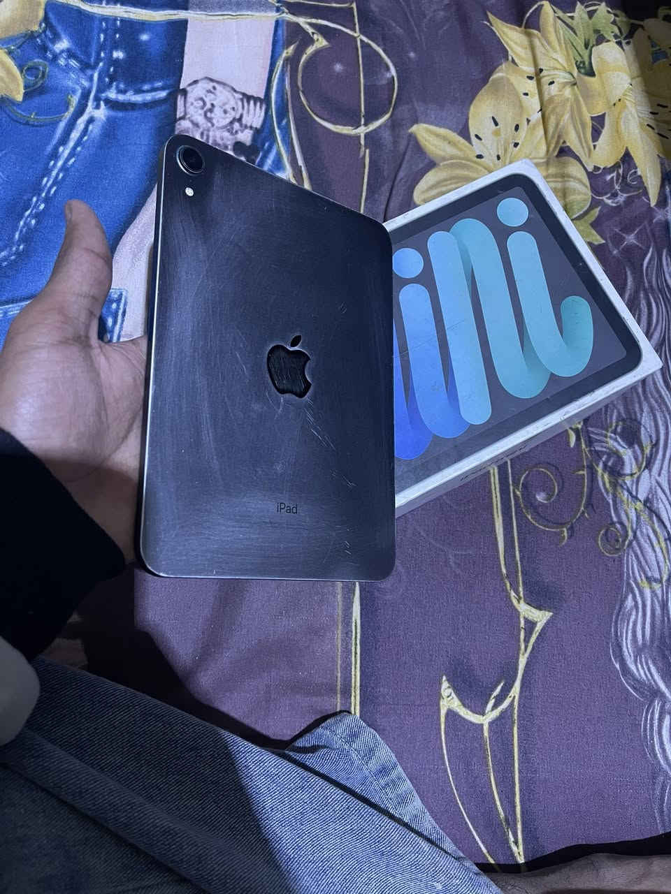 الايباد ما مفتوح ابد بي فقط شخوط بالظهر فقط 

الشحن والاداء بالالعاب فول الفول

ذاكره ٦٤ وياه كارتون والكيبل الاصلي 

السعر ٣٥٠ وبي مجال آو مراس 

***********
