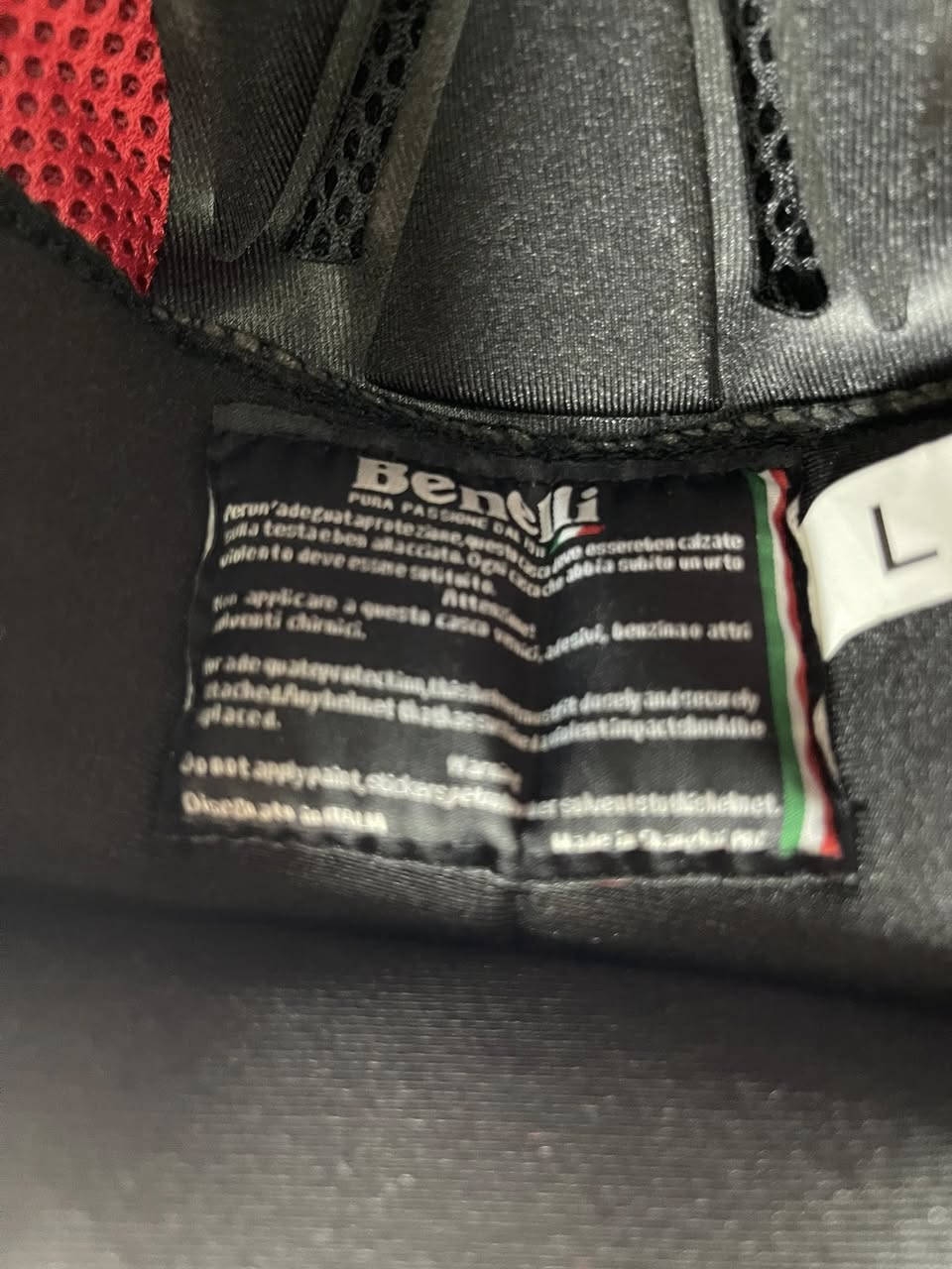 سلام عليكم خوذه بينتلي ايطاليه مستخدمه قليل مكاني بغداد السعر 70 الرقم ***********
