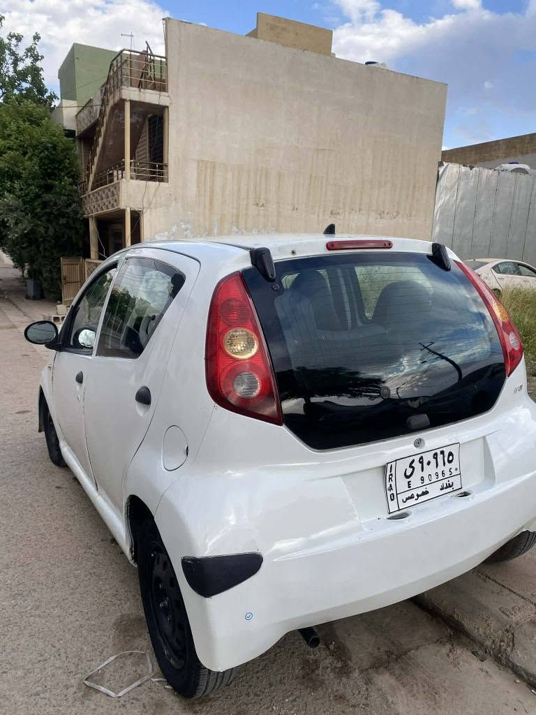 Byd F0
مۆدێل 2013 
گێڕ عادی ۳ بستۆن 
دوو جام کارەبا 
تایەی تازە 
نمونە لەجوانی 
بەشەرتی ئەوەلیات و حاسیبەو گێڕ و مەکینە 
قفڵی ۲۲گەڵا 
قیست قەرزو ئاڵو گۆڕم نیە 
شوێن سلێمانی 
*********** السليمانية, العراق
