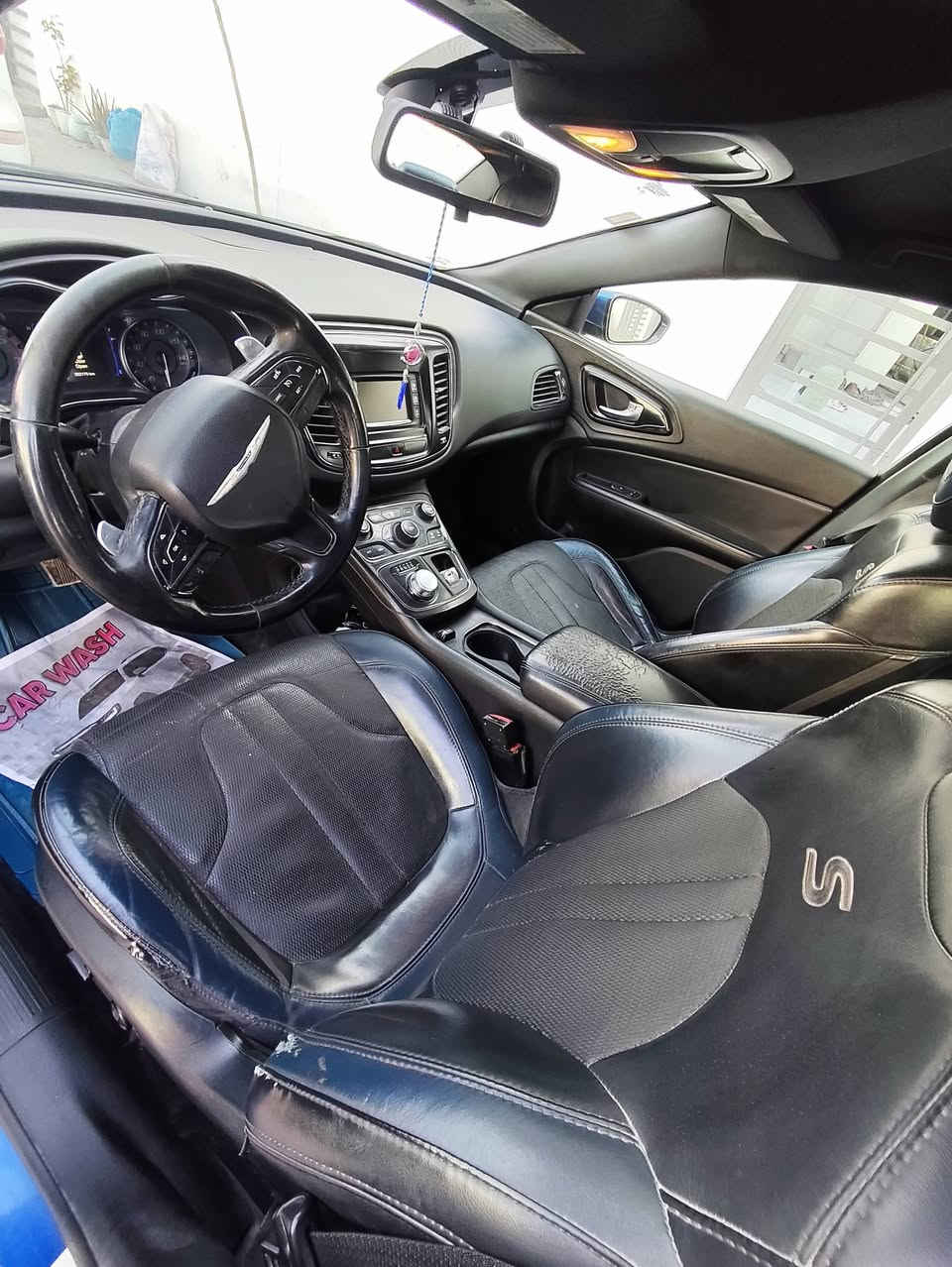 كرايزلر سي 200 سبورت 2016
محرك 2.4
كير 9 نمرة 
حدادية مريحة
كشنات جلد 
تبريد ثلج 
محرك جديد 
عزل ممتاز في الطرق الخارجية 
سنوية جديدة
سيارة نضيفة (لا تحتاج صرف)
بيه 3 قطع بدون دواخل 
السعر 98 وقابل للتفاوض عند الشراء


**إذا كنت صاحب هذا الإعلان وتريد حذفه لأي سبب، رجاءا أرسل رسالة إلى الدعم الفني**