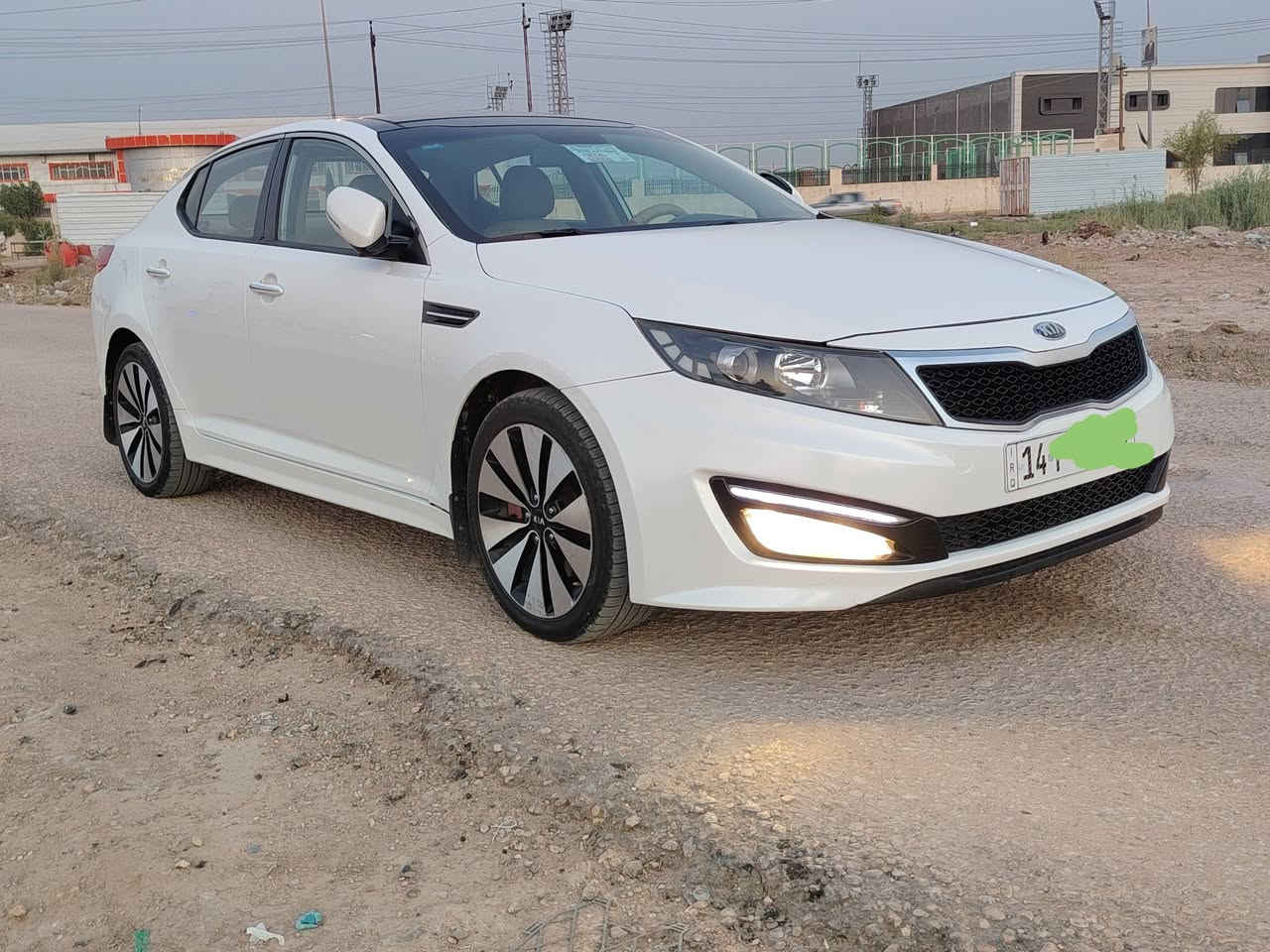 السلام عليكم
كيا اوبتما خليجي موديل 2014 مكينه 2400 دوش ماشيه 172 الف  رقم بصره باسمي
 سنويه وهزه قبل ١٠ ايام سويته
 السيارة فوول مواصفات واحد على واحد
 بصمه بنوراما 
كشنات جلد وكهربائي خزن ميموري
 للد امامي وخلفي 
حساس خلفي 
تبريد قطعتين
 يدات نيكل دواخل صاج
 دبل كزوز
 سيارة جديده وجاهزه من كلشي مكينه بلاديه شرط مامفتوح بيه برغي منظومه تبريد جديده  تخم تاير حداديه جديده السياره بيه شخط بالهلال جاملغ الخلفي الايسر ونصبغ وجاملغ امامي ايسر مبدل  السعر 112 وبيه مجال بسيط للشراي  
مكان سيارة ديوانيه للاستفسار ***********
***********
