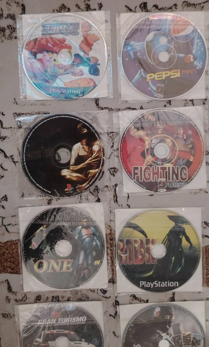 السلام عليكم اقراص بلاي ستيشن 1 طبع ماليزي قديم سعر المجموعه 35,000🚚 رقم التليفون ***********. 🌹38 قرص
