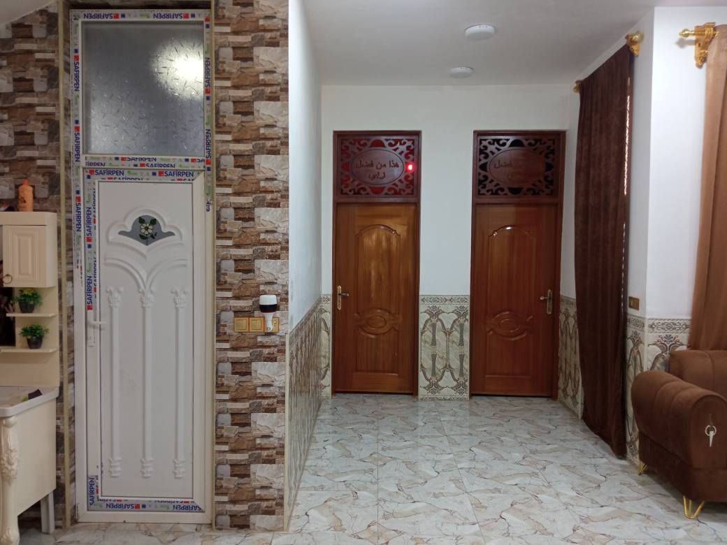 بيت للبيع 
طابو زراعي سند/25
المساحه//200 م
الواجهه//10م
النزال//10م
غرفة نوم//2
هول
مطبخ 
استقبال
مجمع صحيات عدد//2
كراج 
حديقه
خدمات جاهزه//ماء وكهرباء وخط مولده وانترنيت ضوئي ومدارس 
العنوان//
شارع 80 ،،،،شارع شريفه الجديد ،،،،،مقابل ملعب نوارس محيزم 
الاتصال//
***********
***********
مكتب عالم التطور للعقار 
بإدارة//أوس المرشدي للعقار حلة, بابل
