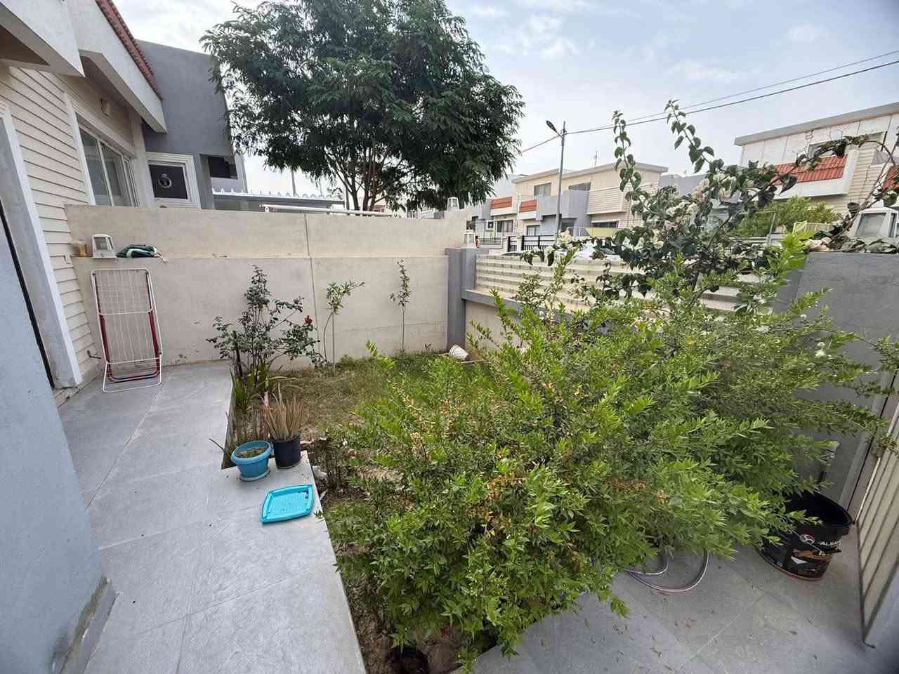 🏡 بيت للبيع – موقع مرتب ومواصفات ممتازة ✨

📍 العنوان: بالفلكة الثانية عاليسار، ثالث فرع عاليسار، ثاني بيت

📐 المساحة: 200 متر
🏠 طابق واحد

🔹 يتكون من:
▪️ غرفتين نوم
▪️ صالة
▪️ استقبال
▪️ مطبخ حار وبارد
▪️ صحيات

🔸 مميزات البيت:
✔️ البناء طابوق مو بلوك
✔️ سقوف مغربية
✔️ الأبواب والسيراميك مختارين شخصي مو من الشركة
✔️ البيت مرتب وشغل نظيف

💰 السعر: 165 مليون
📌 بي مجال قليل للجادين

⚠️ لا يوجد قسط أو قرض على البيت
✔️ فلوس البيت كاملة مدفوعة للشركة

📞 للاستفسار: ***********
