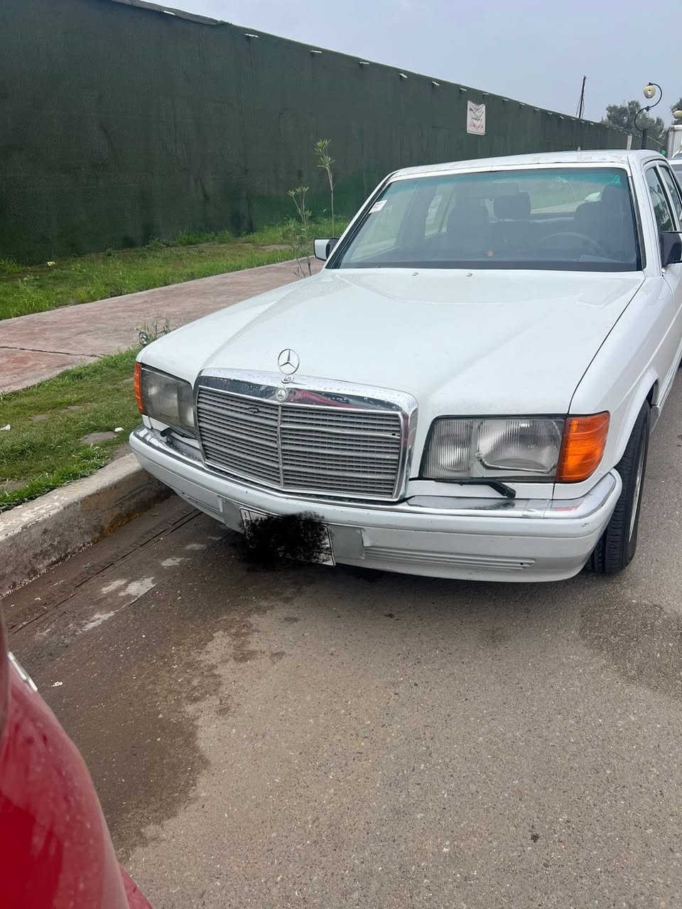 سلام عليكم 
سياره مارسدس جانبو موديل 1989
فول مواصفات 
مكفوله كفاله عامه من الضربه 
فقط صبغ جماليه
كير ومحرك كفاله 
تخم تاير جديد 
كشنات جلد بلادي 
كشنات كهرباء 
صدر امامي خلفي جديد
تبريد ثلج
رقم بغداد بسمي 
مكان السيارة بغداد البلديات 
السعر 80 وبيه مجال 
***********
